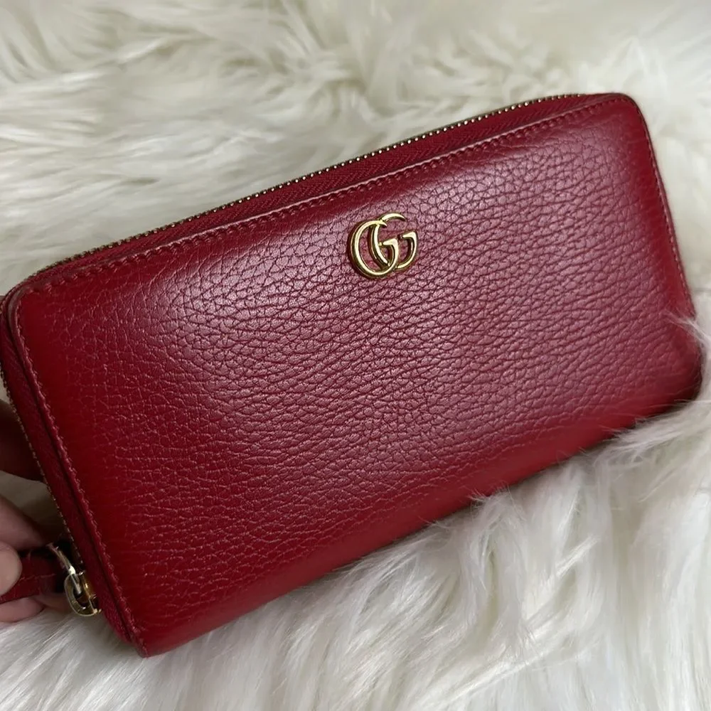 💯Authentic Gucci GG Long Zipped Around Wallet 🍀
